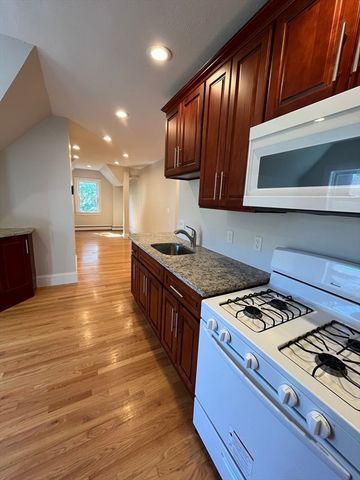 90 Lyndhurst St. 5, Boston, MA 02124