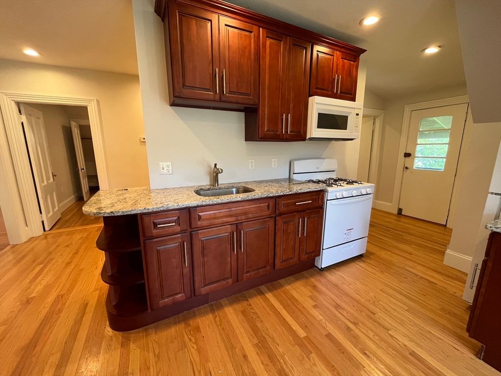 90 Lyndhurst St. 5, Boston, MA 02124