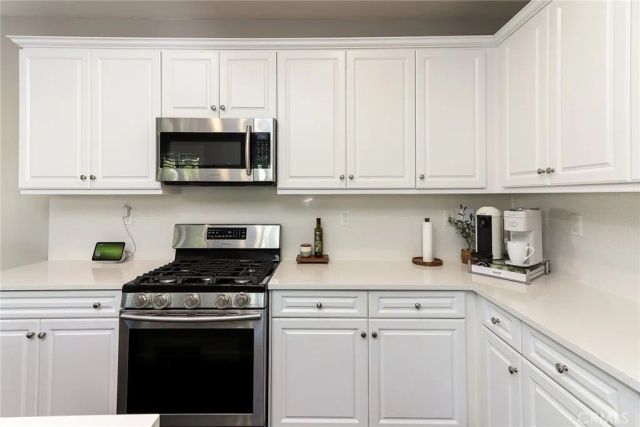 3074 S Cambridge, Ontario, CA 91761