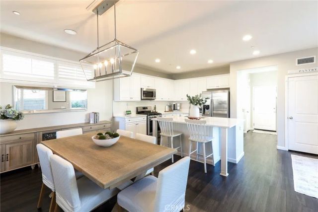 3074 S Cambridge, Ontario, CA 91761