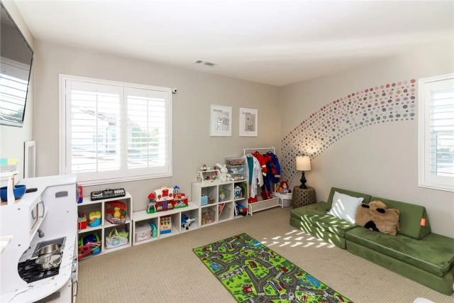 3074 S Cambridge, Ontario, CA 91761