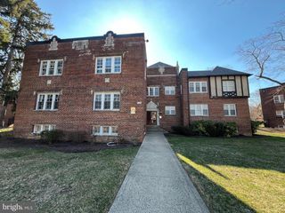 236 Farragut St NW Apt 202, Washington, DC 20011
