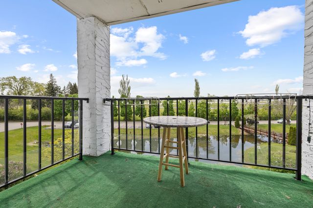 375 Plum Creek Drive 312, Wheeling, IL 60090