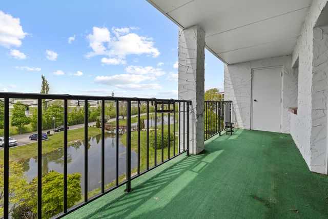 375 Plum Creek Drive 312, Wheeling, IL 60090