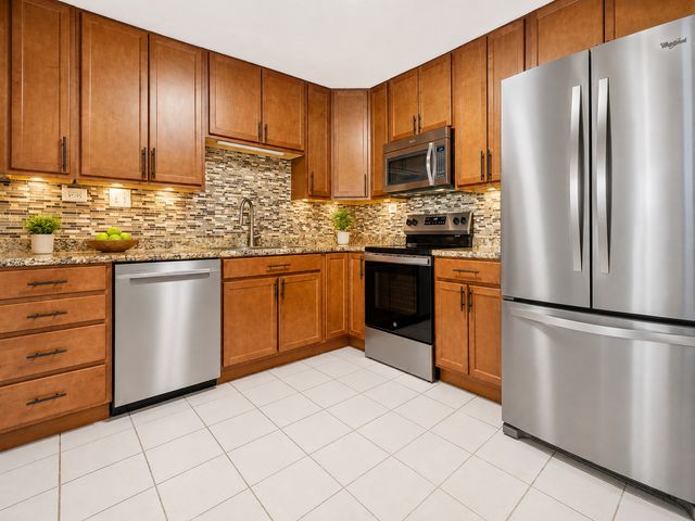 375 Plum Creek Drive 312, Wheeling, IL 60090