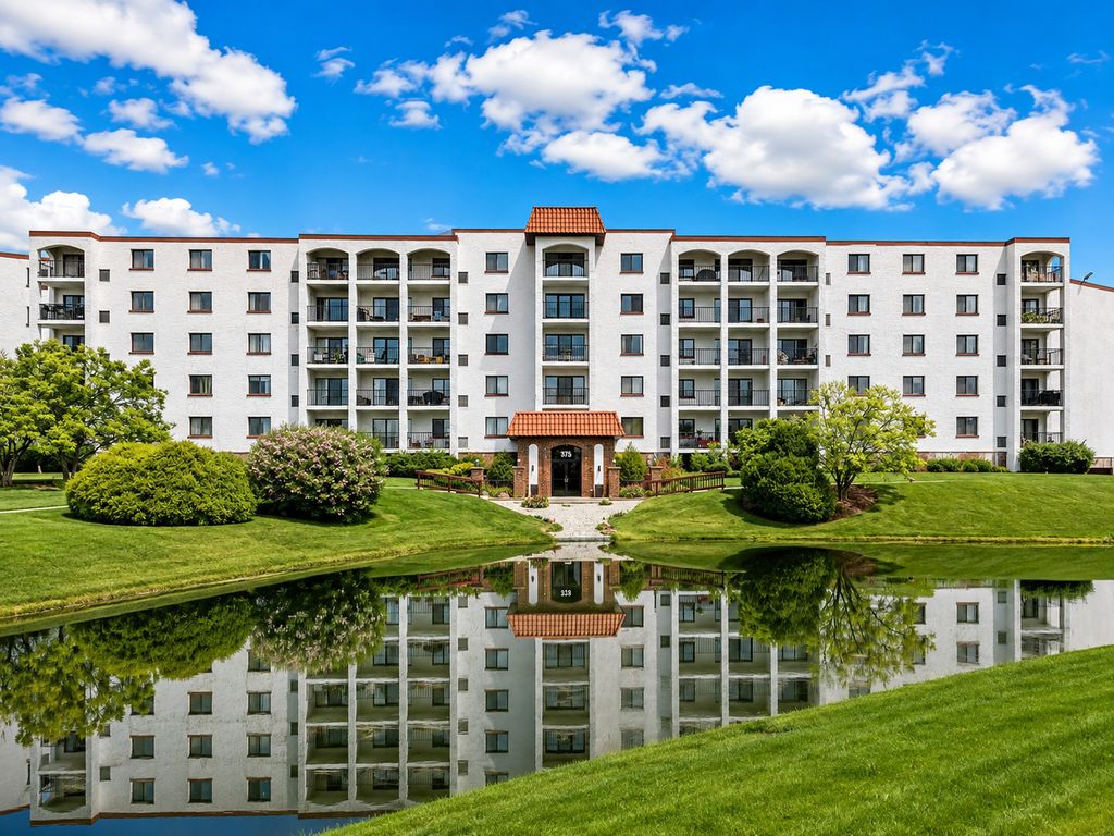 375 Plum Creek Drive 312, Wheeling, IL 60090