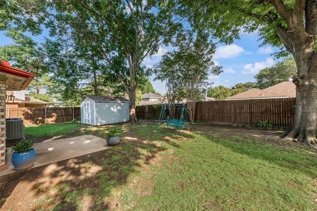 2871 Red Oak Drive, Grand Prairie, TX 75052