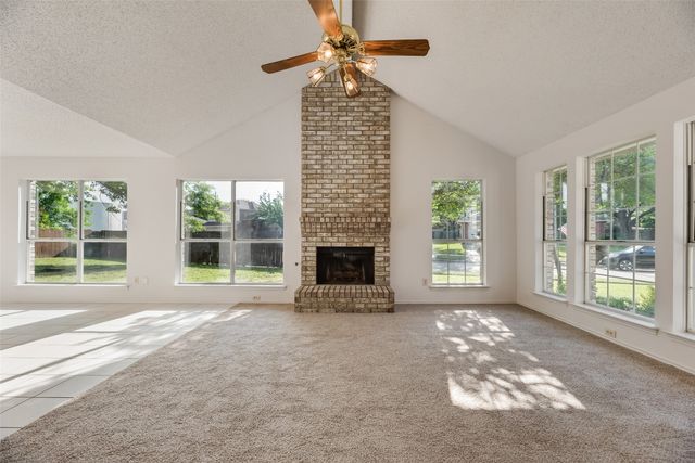 2871 Red Oak Drive, Grand Prairie, TX 75052