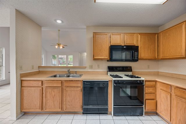 2871 Red Oak Drive, Grand Prairie, TX 75052