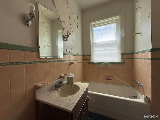 914-914 A Center Street 14A, Hannibal, MO 63401