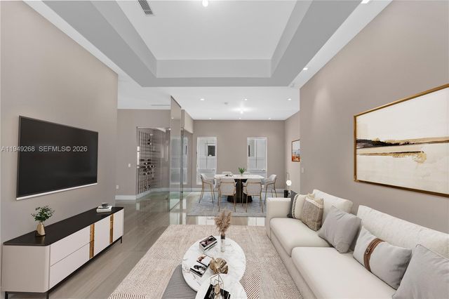 8415 NW 34th Dr, Doral, FL 33122