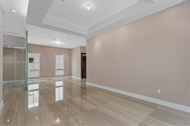 8415 NW 34th Dr, Doral, FL 33122