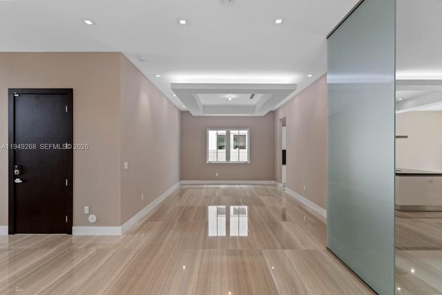 8415 NW 34th Dr, Doral, FL 33122