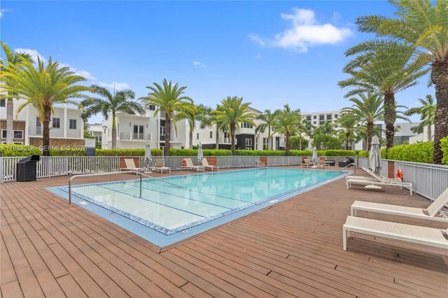 8415 NW 34th Dr, Doral, FL 33122