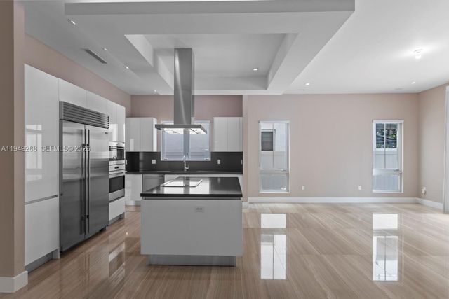 8415 NW 34th Dr, Doral, FL 33122