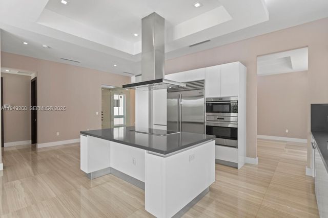 8415 NW 34th Dr, Doral, FL 33122