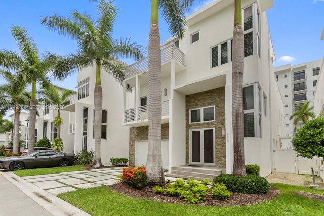 8415 NW 34th Dr, Doral, FL 33122