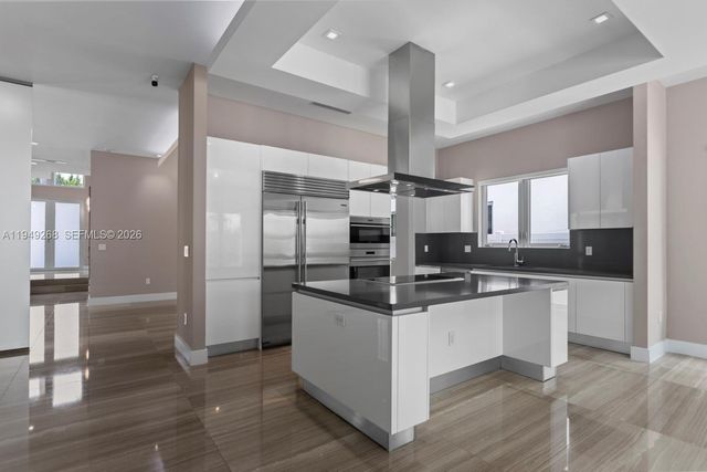 8415 NW 34th Dr, Doral, FL 33122