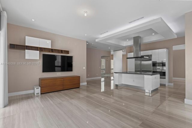 8415 NW 34th Dr, Doral, FL 33122