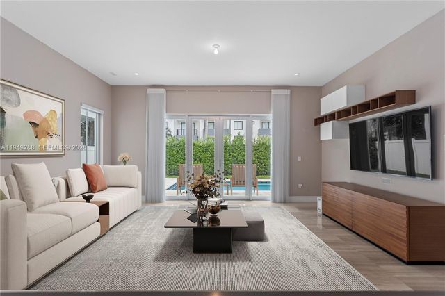 8415 NW 34th Dr, Doral, FL 33122