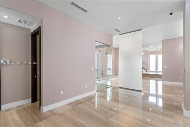 8415 NW 34th Dr, Doral, FL 33122