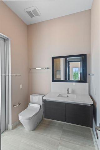 8415 NW 34th Dr, Doral, FL 33122