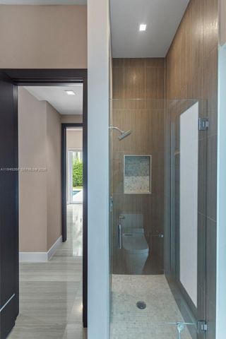 8415 NW 34th Dr, Doral, FL 33122