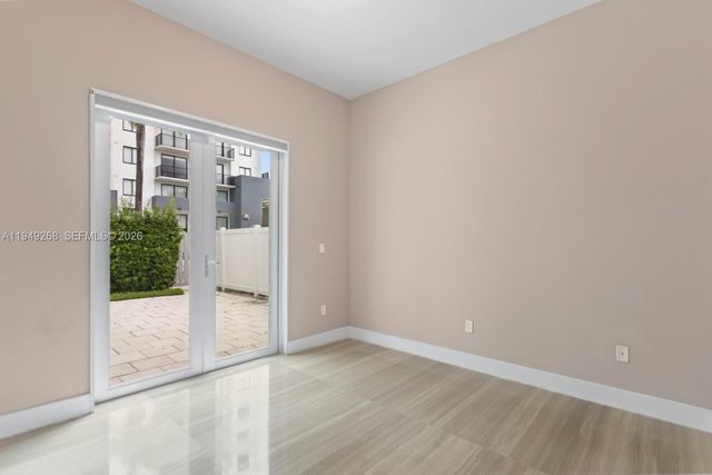 8415 NW 34th Dr, Doral, FL 33122