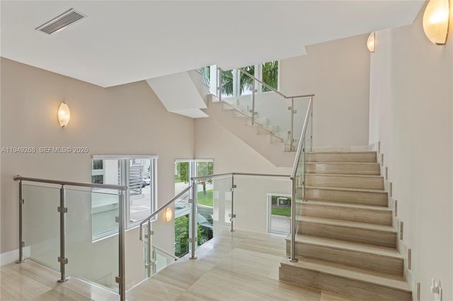 8415 NW 34th Dr, Doral, FL 33122