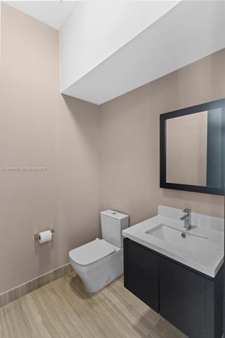 8415 NW 34th Dr, Doral, FL 33122