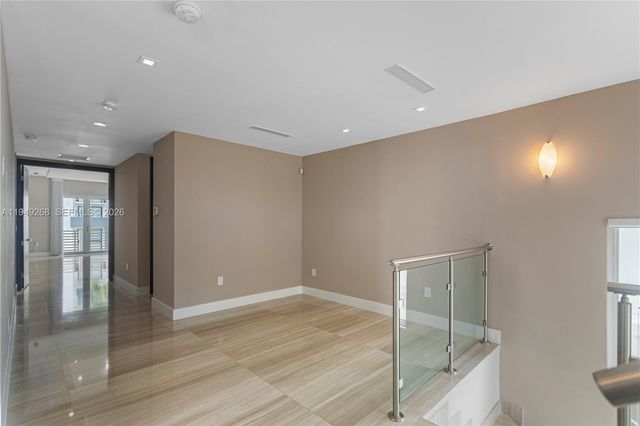 8415 NW 34th Dr, Doral, FL 33122