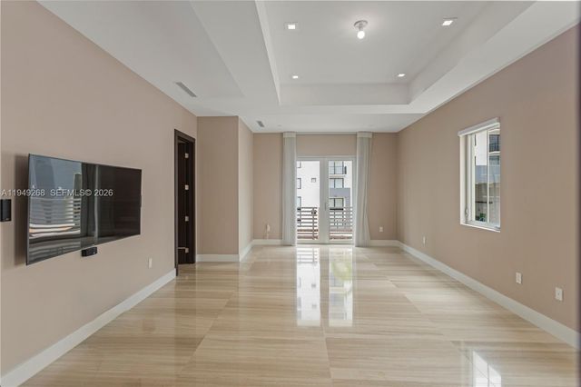 8415 NW 34th Dr, Doral, FL 33122