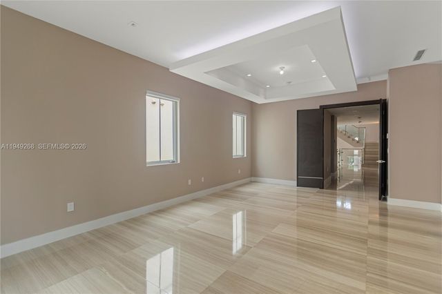 8415 NW 34th Dr, Doral, FL 33122