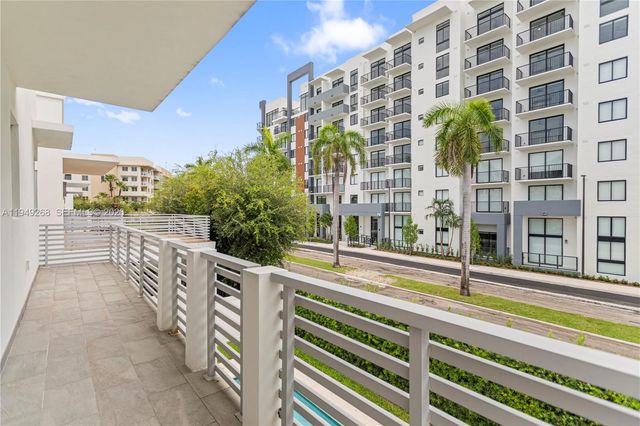 8415 NW 34th Dr, Doral, FL 33122