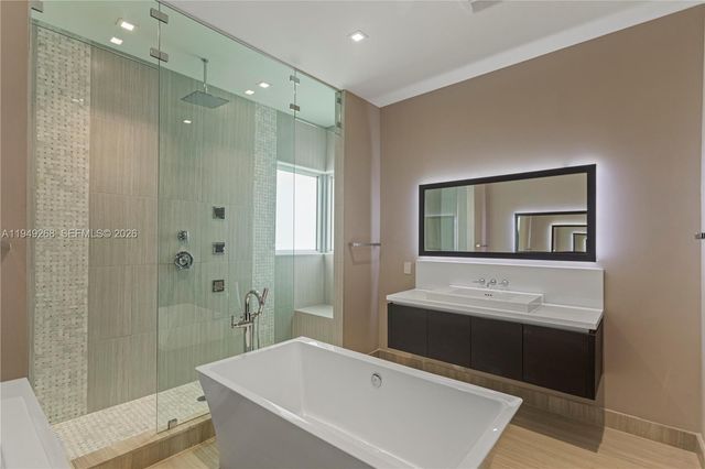 8415 NW 34th Dr, Doral, FL 33122