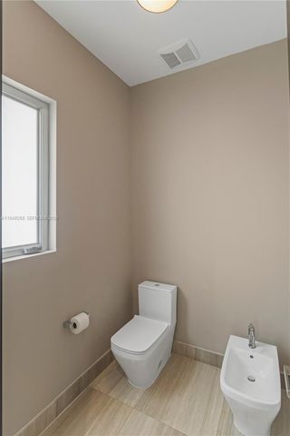 8415 NW 34th Dr, Doral, FL 33122