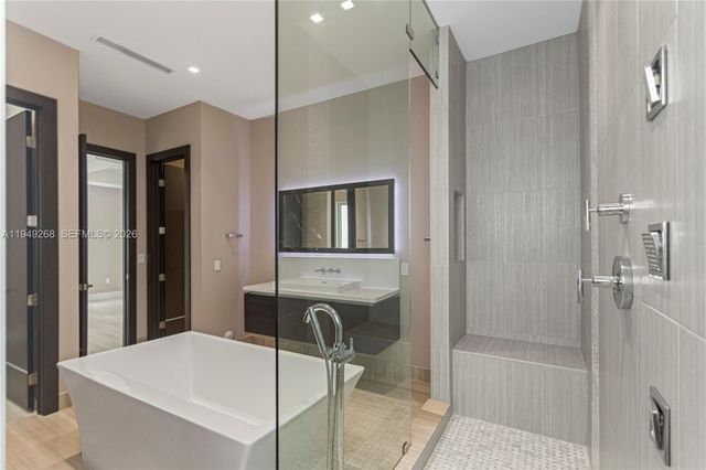 8415 NW 34th Dr, Doral, FL 33122