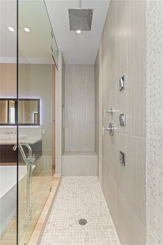 8415 NW 34th Dr, Doral, FL 33122