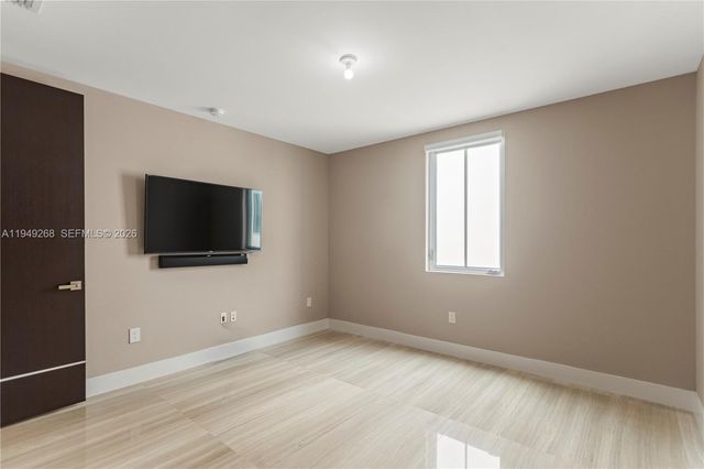 8415 NW 34th Dr, Doral, FL 33122