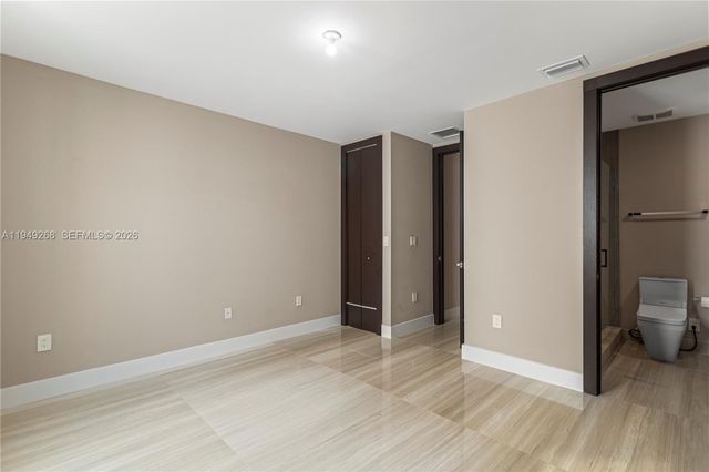 8415 NW 34th Dr, Doral, FL 33122