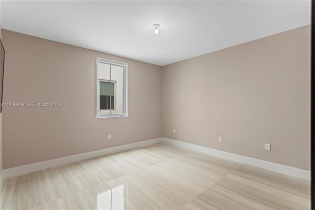 8415 NW 34th Dr, Doral, FL 33122