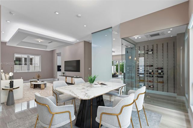 8415 NW 34th Dr, Doral, FL 33122