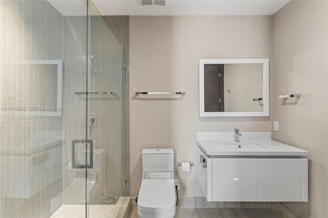 8415 NW 34th Dr, Doral, FL 33122