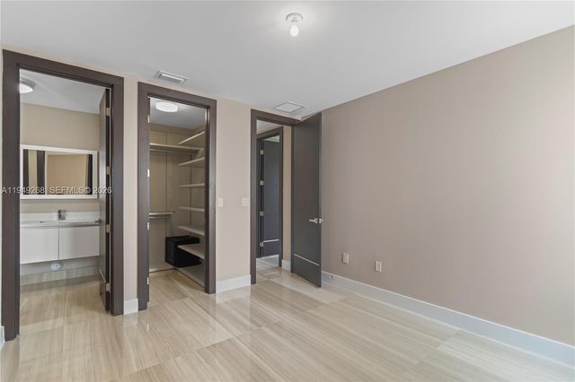 8415 NW 34th Dr, Doral, FL 33122