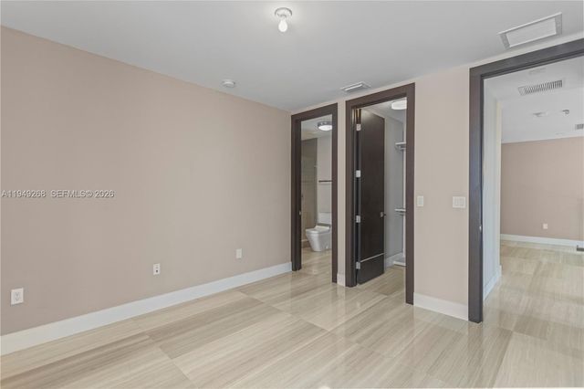 8415 NW 34th Dr, Doral, FL 33122