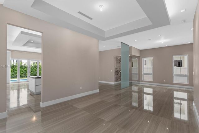 8415 NW 34th Dr, Doral, FL 33122