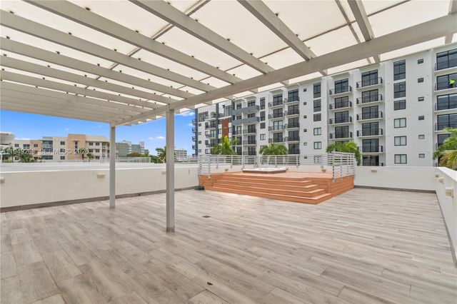 8415 NW 34th Dr, Doral, FL 33122