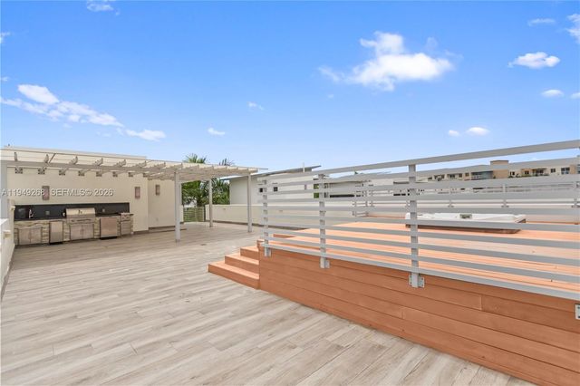 8415 NW 34th Dr, Doral, FL 33122