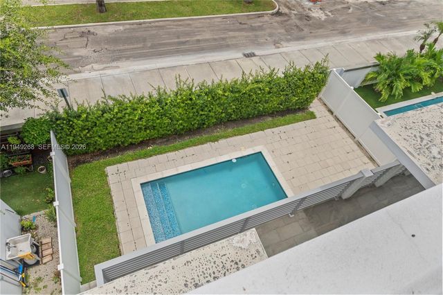 8415 NW 34th Dr, Doral, FL 33122