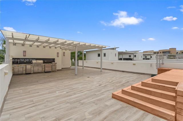 8415 NW 34th Dr, Doral, FL 33122